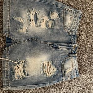 It’s a signature eight skirt size medium